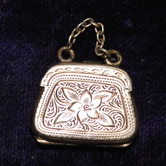 Antique Victorian Two-Sided Engraved Gold-filled Purse Locket Taille d'Épargne - Picture 2 of 9